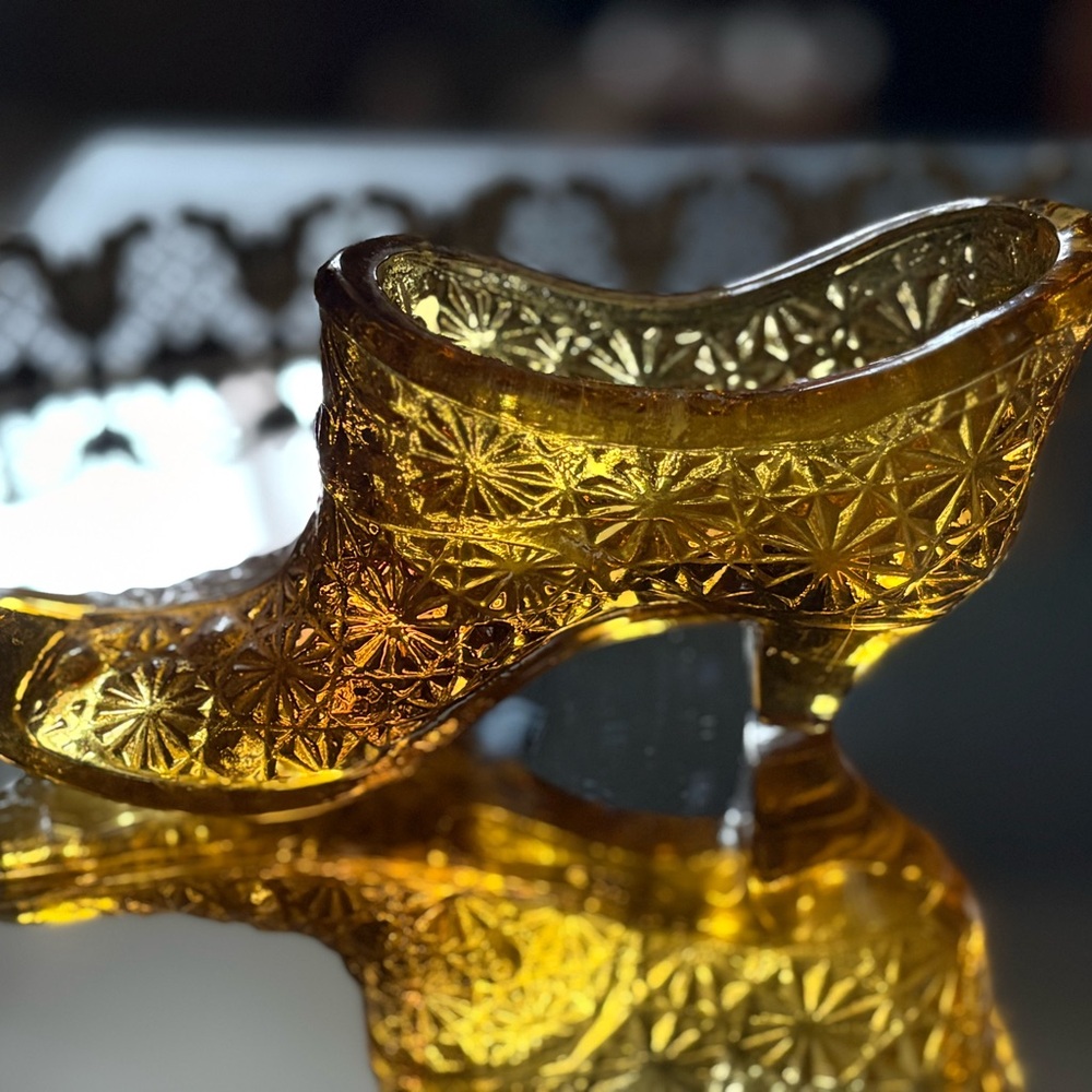 Fenton VTG amber glass slipper